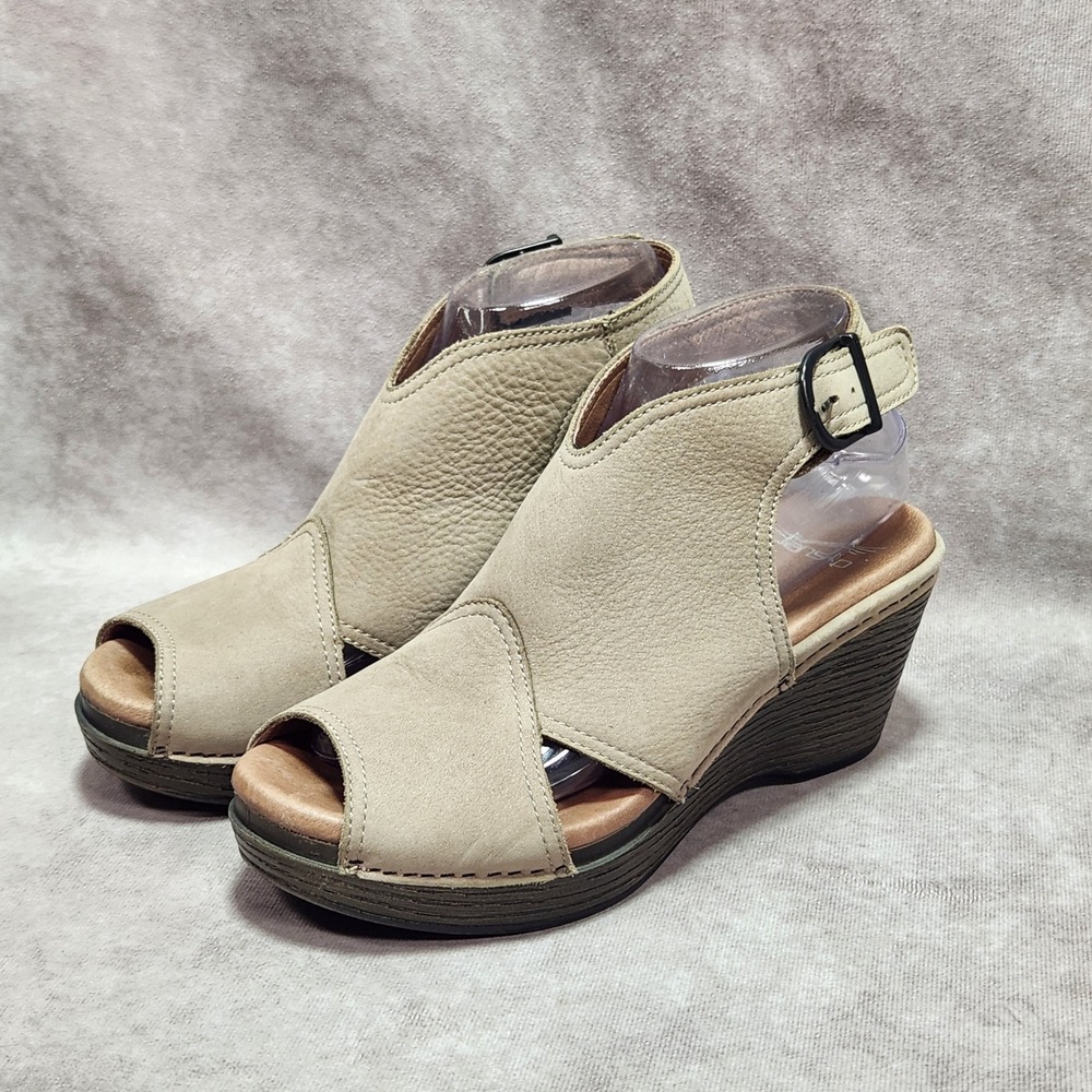 Dansko‎ Vanda 38 Beige Pebbled Leather Peep Toe Wedge Platform Wedge Sandals